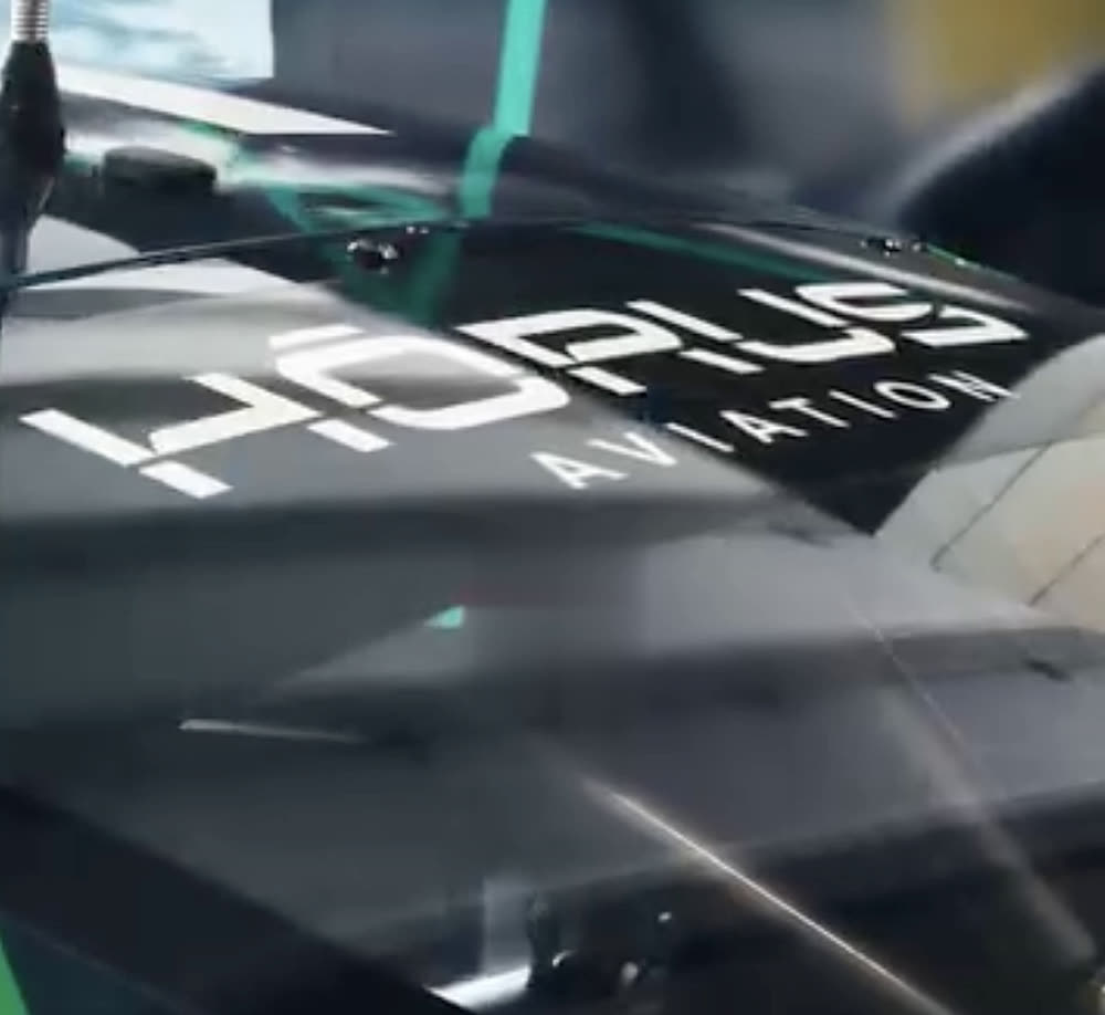 Carro da Porsche Cup com a marca Hōrus Aviation